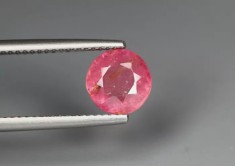 Safir roz 2.82 ct foto