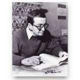 Geo Dumitrescu la biroul său, fotografie realizată de Vasile Blendea, decembrie 1995