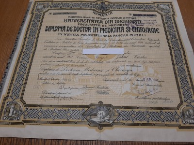 DIPLOMA DE DOCTOR IN MEDICINA SI CHIRURGIE 1944 cu Timbre Fiscale foto
