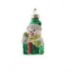 Decoratiune pentru brad - Figure Glass - Snowman Green Gift - Om De Zapada Cu Cadou Verde | Kaemingk