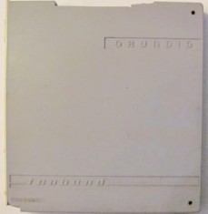 PVM - Banda magnetofon (nu stiu ce contine) veche STILON in carcasa (sparta pe o laterala) Grundig Germania (RFG)