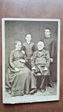 Fotografie pe carton, familie, inceput de secol XX