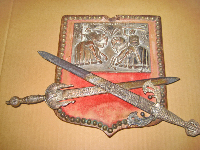 B971-Panoplie Cavaleri in Lupta Sabii incrucisate bronz Caballeros Siglo XIII.