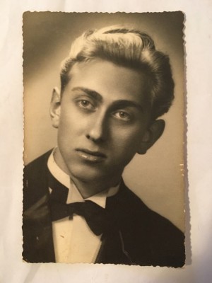 Fotografie veche portret tanar, anii 50, Satu Mare, 13,5 x 8,5 cm foto