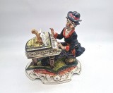 figurina din portelan vintage CAPOdiMONTE Hobo Italia om cantand la pian cca 28 x 28 x 21 cm bibelou marcat