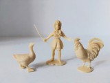 Fetita cu cocos si gasca, lot 3 figurine vintage West Germany, plastic alb
