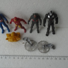 bnk jc Lot 4 figurine Marvel + accesorii