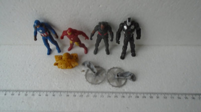 bnk jc Lot 4 figurine Marvel + accesorii foto