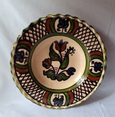 Farfurie motive florale - ceramica veche, lucrata manual, produs romanesc - piesa SUPERBA - arta decorativa