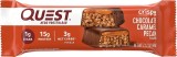 Quest Hero Crispy Baton Proteic Cu Aroma De Ciocolata, Nuci Pecan Si Caramel,