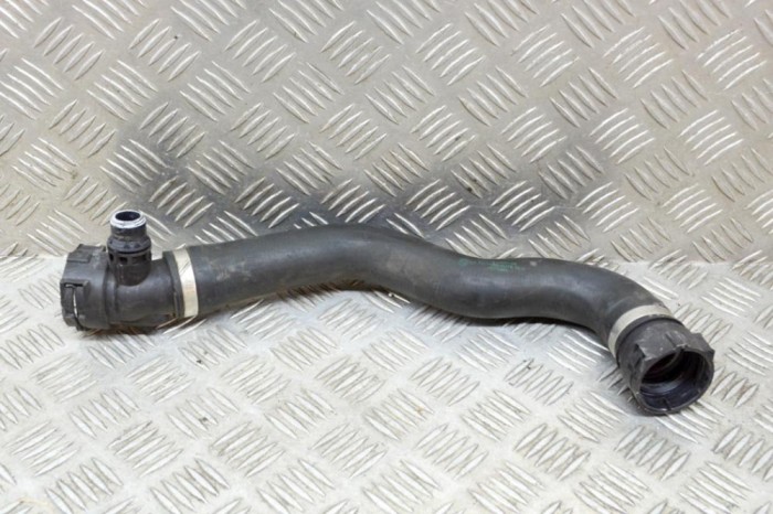 Furtun radiator răcire st&acirc;nga BMW 3 F30, F80 2014 OEM: 7812941 14717244