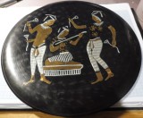 Farfurie vintage de perete cu motive din Egipt. Anii 70.