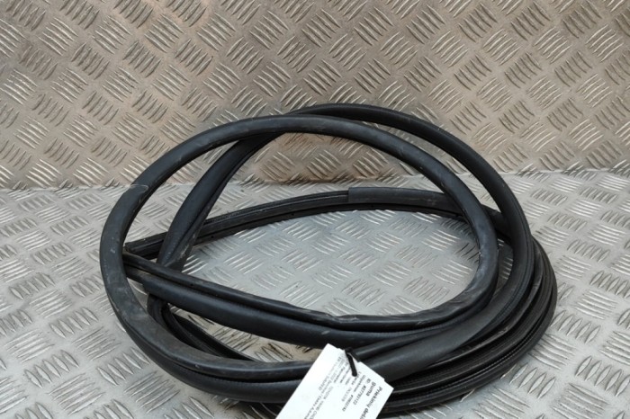 Garnitura ușă dreapta față TOYOTA YARIS CROSS MXP_ 2022 OEM: 62311-K2010 | 27793122