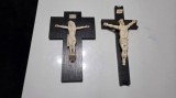 Lot de 2 crucifixuri din os si lemn