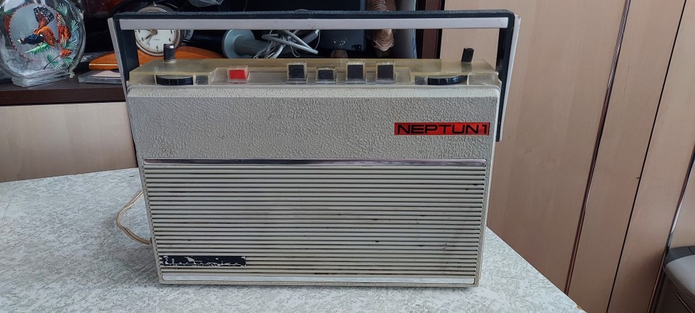 RADIO NEPTUN 1 , FUNCTIONEAZA SI PE LUNGI SI PE MEDII ARE SI ALIMENTATOR LA  220V | Okazii.ro