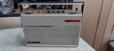 RADIO NEPTUN 1 , FUNCTIONEAZA SI PE LUNGI SI PE MEDII ARE SI ALIMENTATOR LA 220V foto
