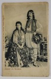 SALUTARI DIN ROMANIA , CUPLU IN COSTUME POPULARE , IN STUDIO , CARTE POSTALA , CLASICA