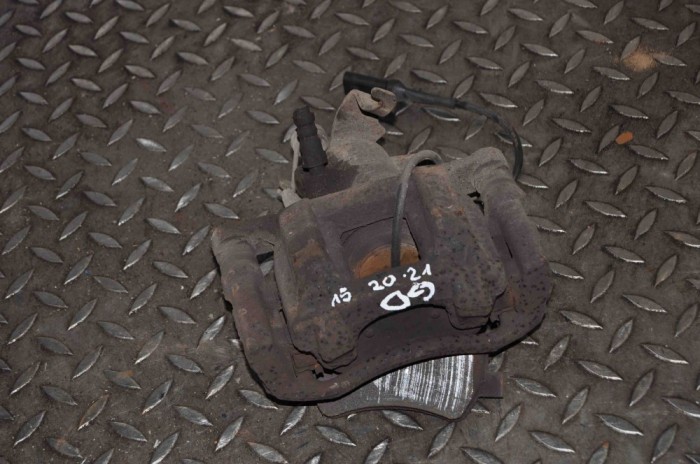 Etrier de fr&acirc;nă dreapta spate FORD TRANSIT CUSTOM Minibus / passenger 2015 | 11846581