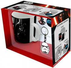 Set cadou - Cana Star Wars - Darth Vader 460ml , Trooper Keychain, 2 Badges foto