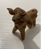 Jucărie veche de lut / fluier zoomorf / ocarină / țuruiancă / formă de berbece, copilărie tradițională, satul rom&acirc;nesc 7 x 8 cm, de colectie