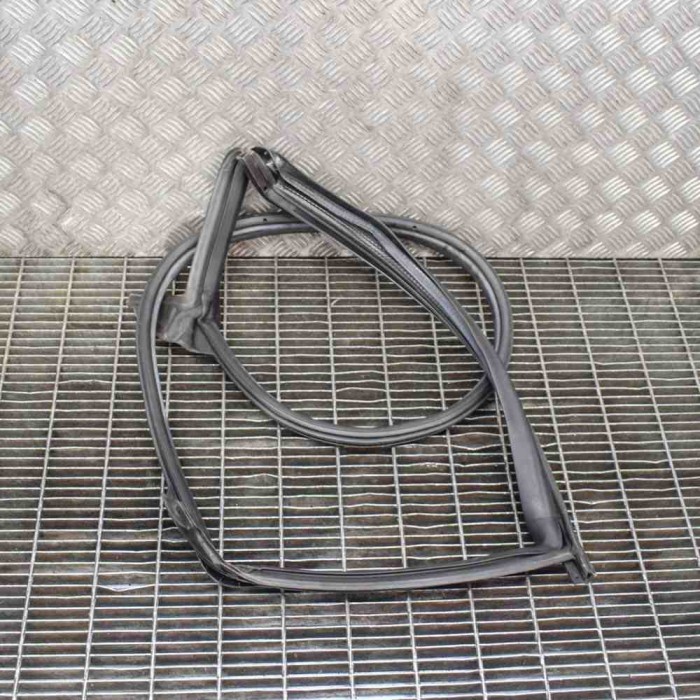 Garnitura ușă dreapta spate TESLA MODEL 3 2018 OEM: 1090499-00-D