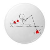 Cumpara ieftin Insigna rotunda cu mesaj romantic ilustrat, 58 mm, prindere cu ac metalic