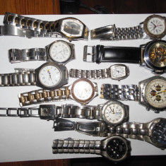 Ceasuri diferite bune sau defecte.