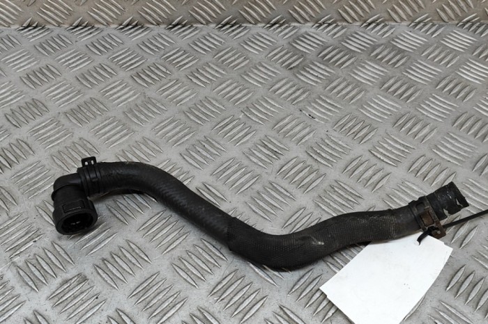 Furtun de lichid de răcire VOLVO V70 III BW 2011 OEM: 31280541 30250334