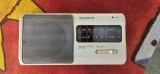 Radio Sony ICF 380 , FUNCTIONEAZA SI PE AM SI PE FM . RECEPTIONEAZA ANTENA SATELOR .