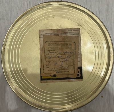 Cutie 2 tablă rolă peliculă film Romaniafilm, perioada comunistă, SPOINUL PE GHEATA, Fabrica BUFTEA, epoca de aur, Ceausescu, 28 cm diam si 4.5 cm h foto