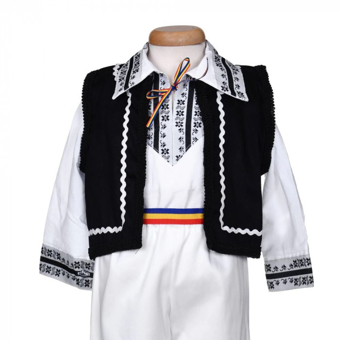 Costum traditional din zona Ardealului pentru baieti 11 ani 146