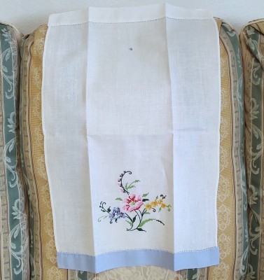 Stergar Vintage din bumbac cu broderie manuala florala in cruciulite- dimensiune mai mica foto