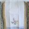 Stergar Vintage din bumbac cu broderie manuala florala in cruciulite- dimensiune mai mica