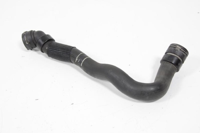 Furtun radiator răcire st&acirc;nga VOLVO XC60 2013 OEM: 8G91-8260-GA 3137382
