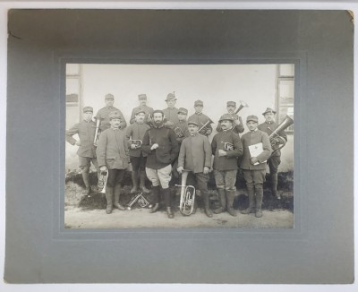 FANFARA MILITARA , MILITARI STRAINI , FOTOGRAFIE DE GRUP , CCA. 1900 foto