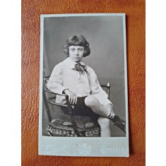 Fotografie pe carton, baietel, perioada interbelica