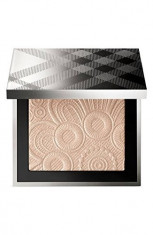 Pudra iluminatoare Burberry Fresh Glow Highlighter 02 Nude Gold foto