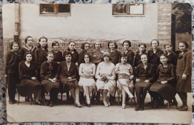 Grup de domnisoare// foto tip CP, Photo Szecsen Studio Satu-Mare foto
