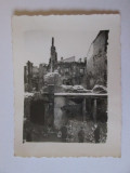Mini fotografie 72 x 55 mm ruine bombardamente WWII cu ofiteri nazisti in fundal