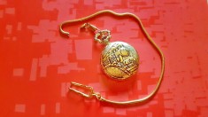 F101A-Ceas buzunar quartz Louis Delon gravura cu tren functional stare buna ca nou nefolosit cureaua iesita din fixare, necesitand refixare.