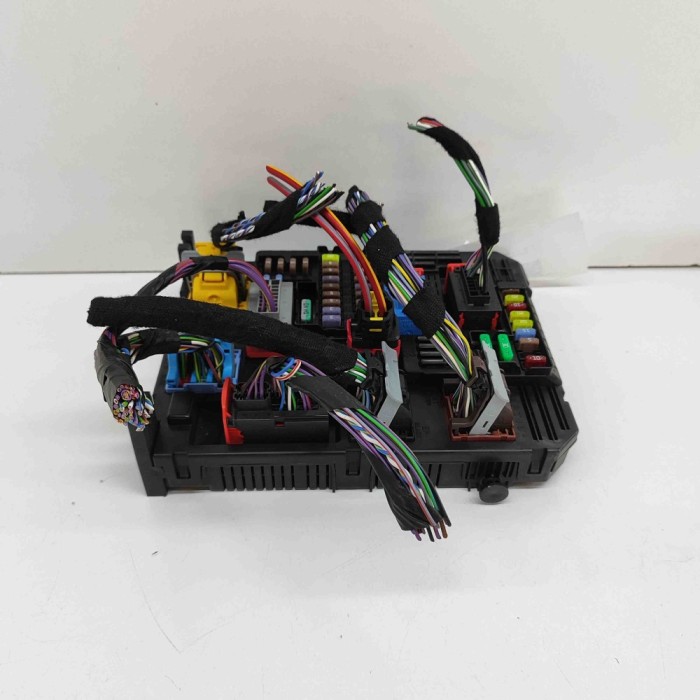 Modul panou de siguranțe CITRO&Euml;N C3 AIRCROSS II 2021 OEM: 9832880680