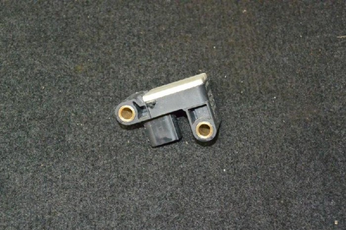 Senzor de impact st&acirc;nga spate BMW 3 Coupe E92 2011 OEM: 69564850285003901 2101725