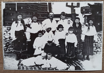 Familie de tarani romani, anii &amp;#039;30// reproducere de epoca foto