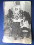 Pictor roman cu prieteni, imagine din atelier: model nud, travestit, etc., Alb-Negru, Romania 1900 - 1950, Arta