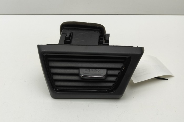 Gura de ventilație planșa de bord NISSAN LEAF ZE1 2019 OEM: 68760-5SA0B 30293614