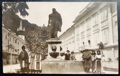 Baile Herculane 1930 - Statuia lui Hercules cu grup de Gugulani - tip fotografie, circulata la Galati, 2 timbre intacte, stampila lizibila foto