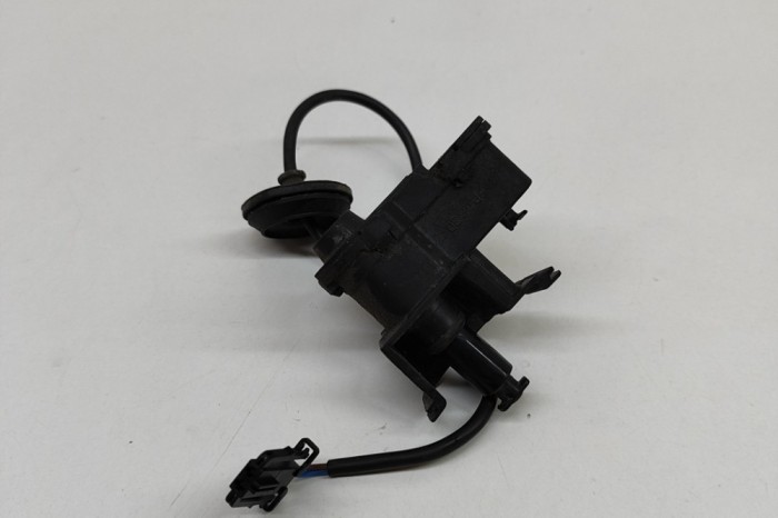&Icirc;ncuietoare capac rezervor VW GOLF VII Variant BA5, BV5 2014 OEM: 3C6810773H 23124659