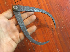 Scule / Unelte vechi - compas din metal model deosebit ! foto
