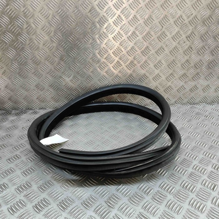 Garnitura ușă dreapta spate LAND ROVER RANGE ROVER VELAR L560 2018 OEM: LR113848,J8A2-253A10-AD