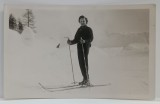 DOAMNA PE SCHIURI , FOTOGRAFIE FORMAT CARTE POSTALA , PERIOADA INTERBELICA
